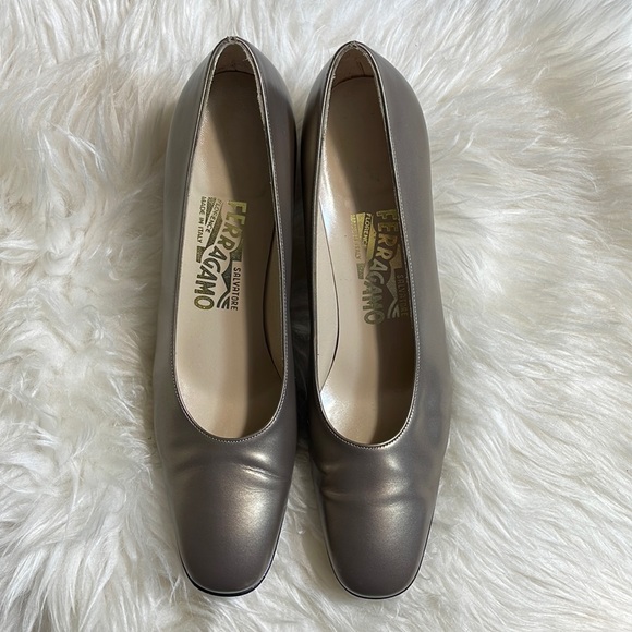 Salvatore Ferragamo heels - Picture 1 of 5